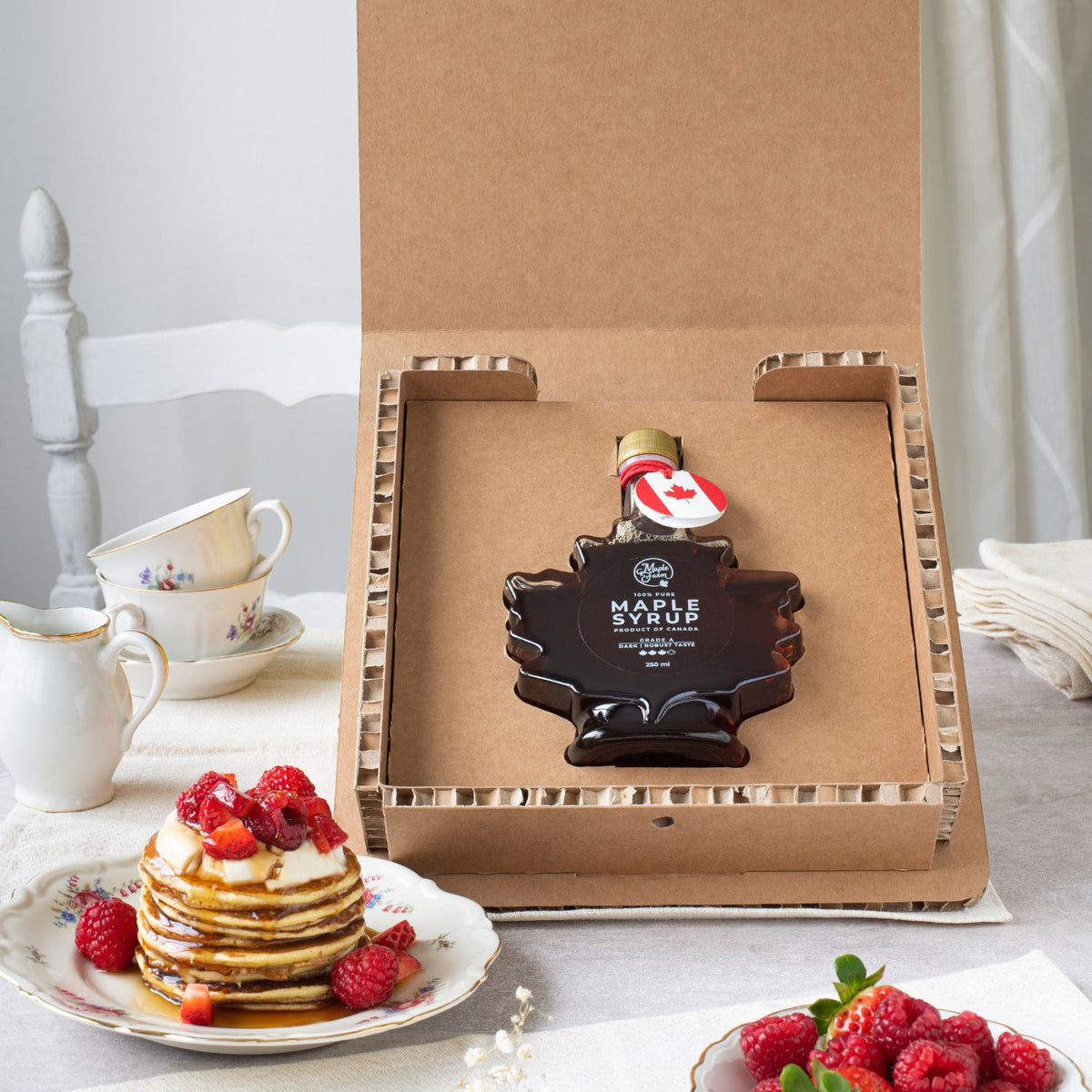 Pure Maple Syrup – Dark – 250ml leaf-shaped bottle in gift box