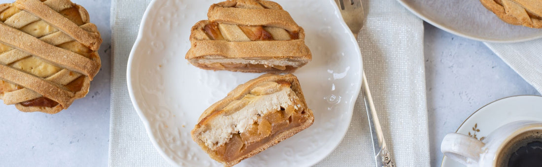 Crostatine di ricotta con mele all’arancia e sciroppo d’acero