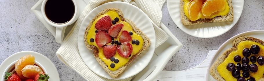 Custard toast con sciroppo d’acero