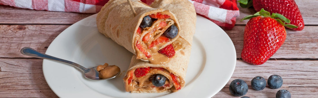 Wrap integrale con burro di arachidi e frutta